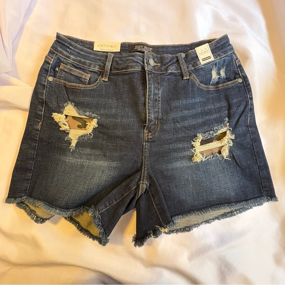 NWT Judy Blue Blue 1XL Plus Size High Waisted Distressed Jean Shorts - Picture 1 of 9